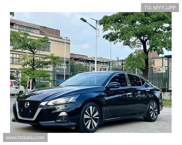 1万多公里的日产天籁仅卖8万块，扒开车顶胶条露原形，买家很受伤